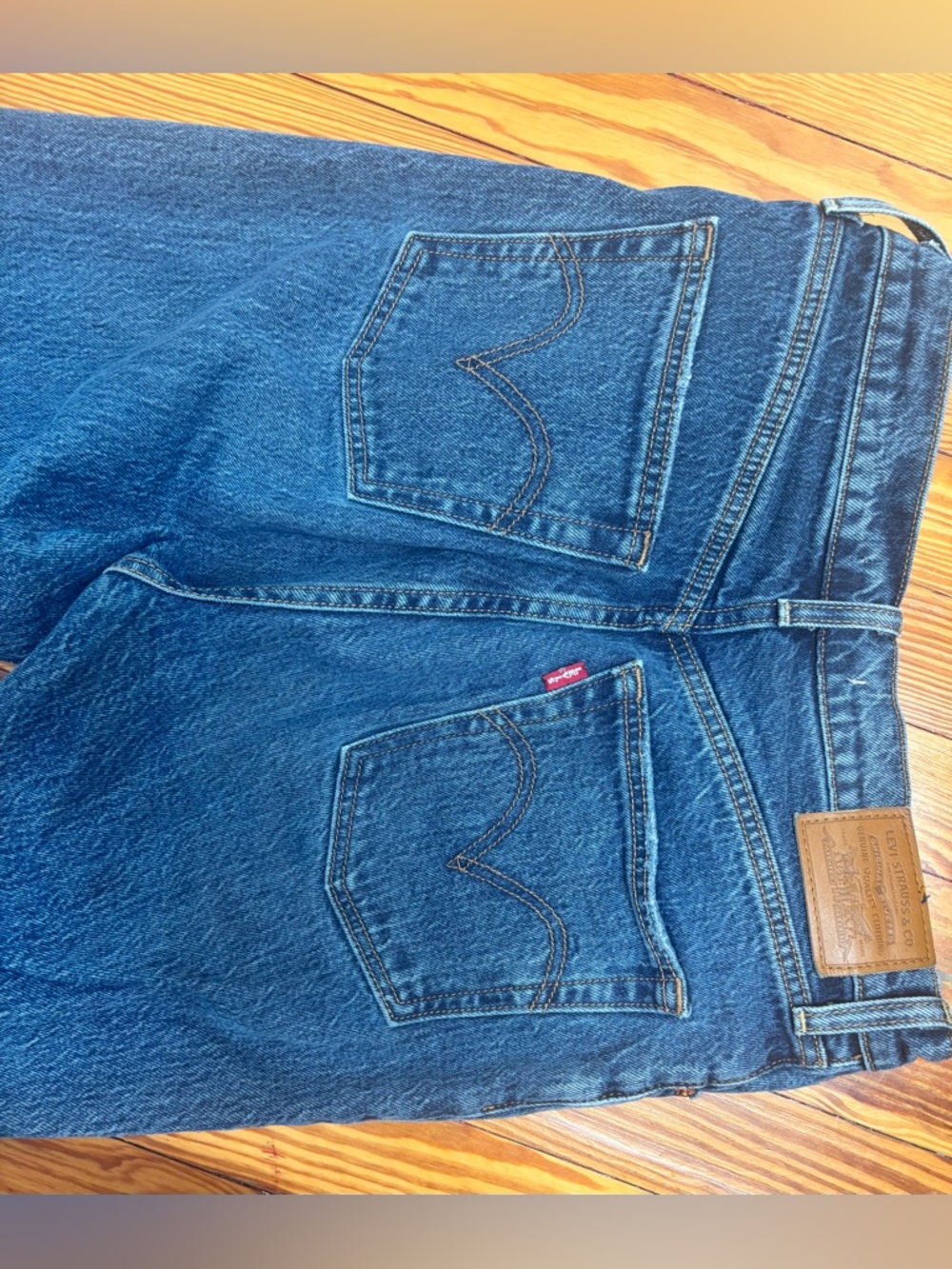 Levi’s Ribcage High Rise Blue Jeans - Picture 3 of 7